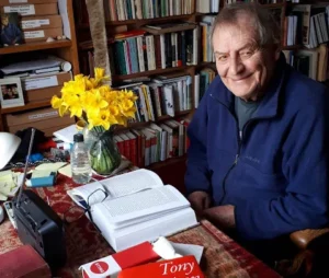 Tony Harrison, Celebrated Poet Laureate of Leeds, Dies at 88; Literary World Mourns a Working-Class Hero