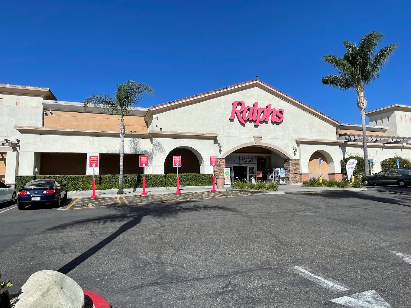 Ralphs Goleta Stabbing: One Dead After Standoff at Hollister Avenue Grocery Store